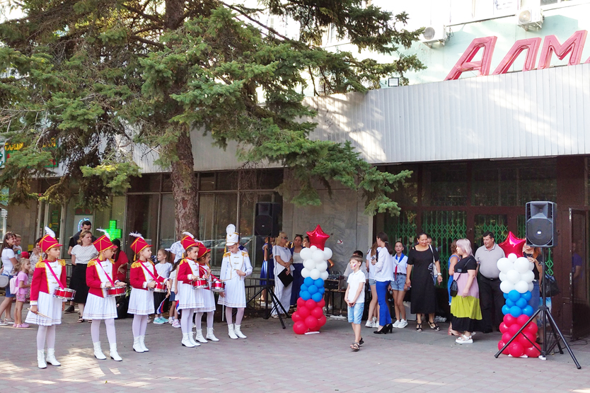 Сотрудники АО «Алмаз» приняли участие в акции «Наш Флаг»